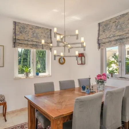 Beautifully Renovated With Swimming Pool Apartamento *