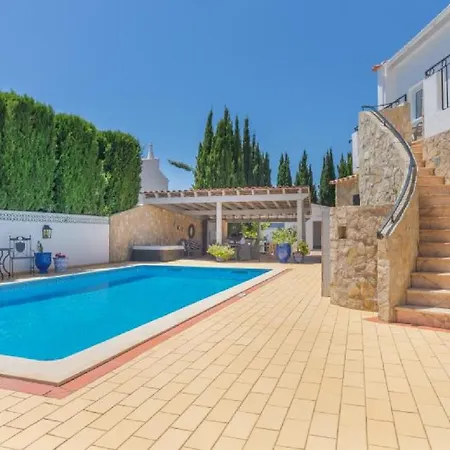 Apartament Beautifully Renovated With Swimming Pool