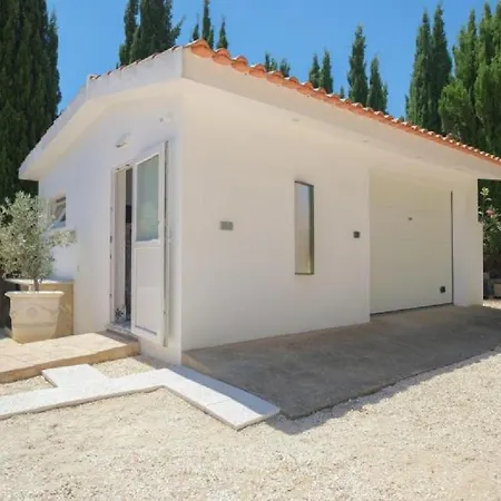 Beautifully Renovated With Swimming Pool Apartament *