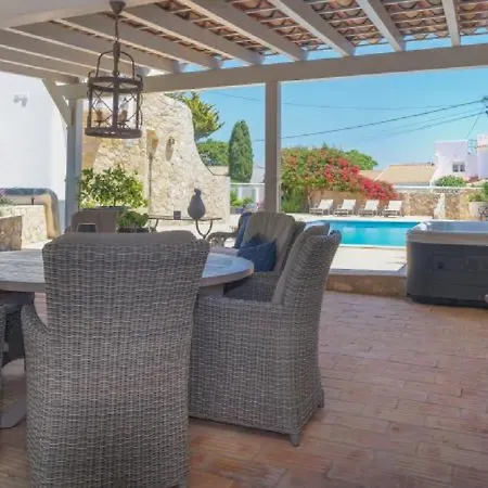 Apartament Beautifully Renovated With Swimming Pool *