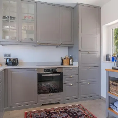 Beautifully Renovated With Swimming Pool * Quarteira